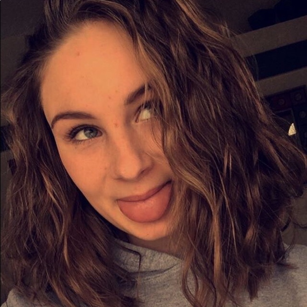 Meet your Posher, Olivia